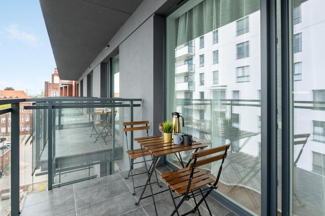 Apartament Walowa Shipyard กดัญสก์ ภายนอก รูปภาพ